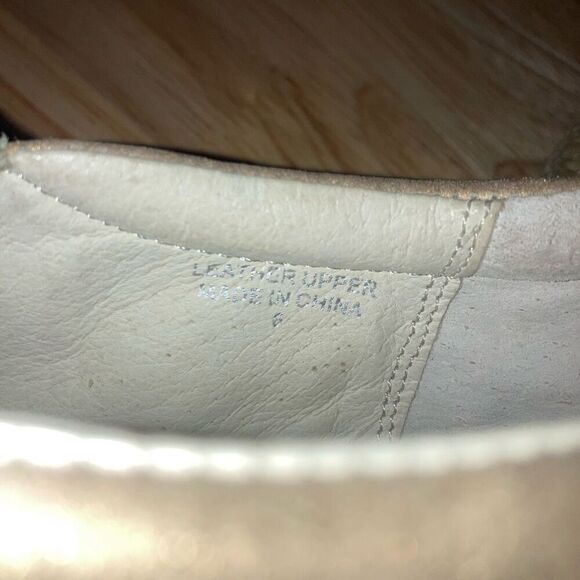 J Slides Raoul Espadrilles Pompom Accent Metallic Leather Sneaker Women’s Size 6 - Picture 6 of 15